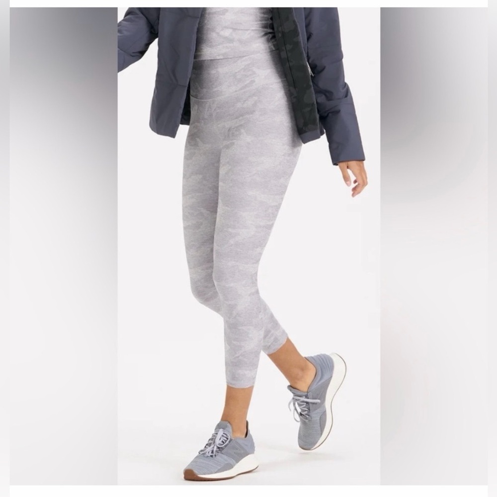 NWT Vuori Clean Elevation Pale Heather Camo Grey Legging Size XL